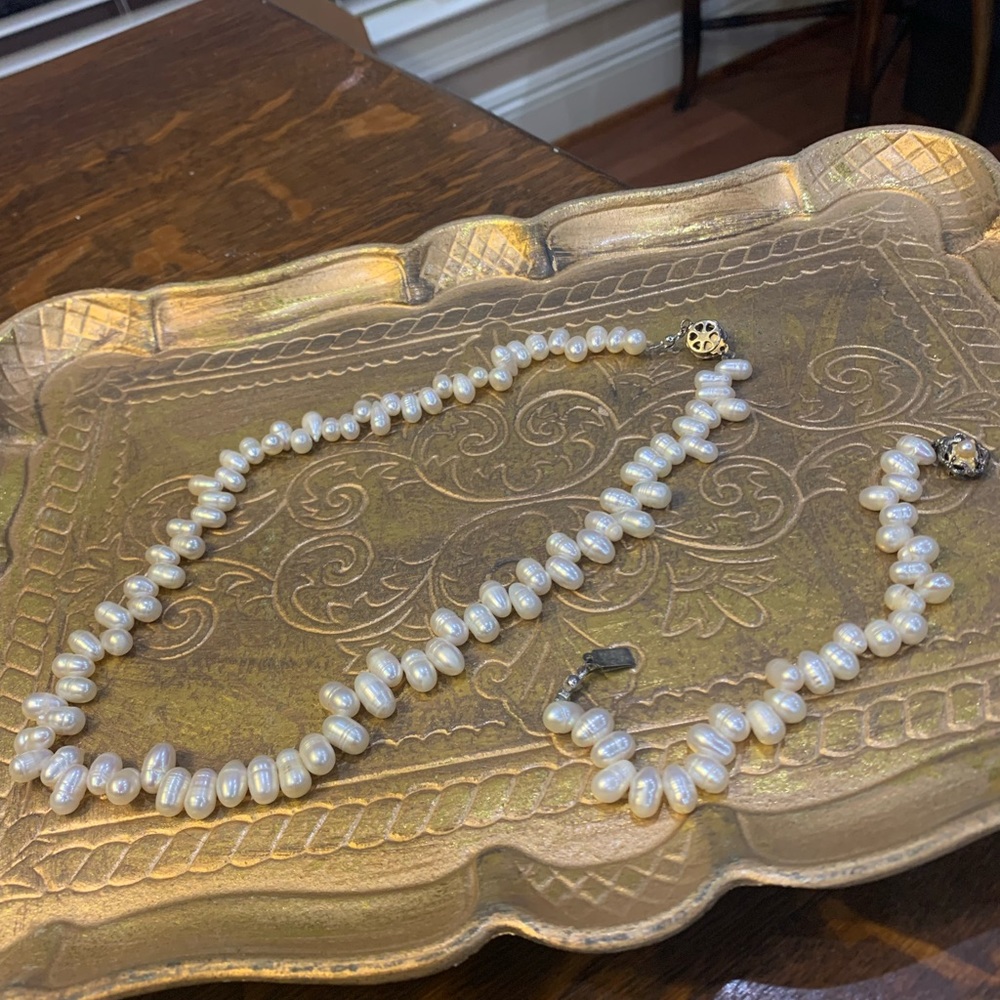 Freshwater pearl necklace and bracelet set